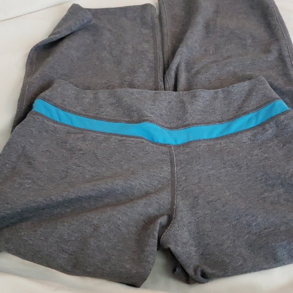 NIKE women's Dri-Fit No drawstring athletic capri - Picture 8 of 10